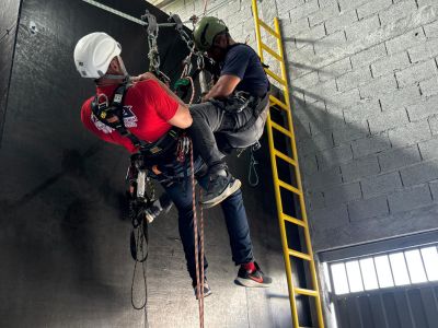 Capacitação em Resgate em Altura: solução técnica para preparação para resposta a emergências industriais