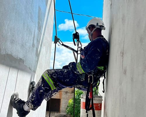 Formação NR 33 e NR 35 em Pouso Alegre: solução técnica para capacitação integrada em altura e espaço confinado em Pouso Alegre