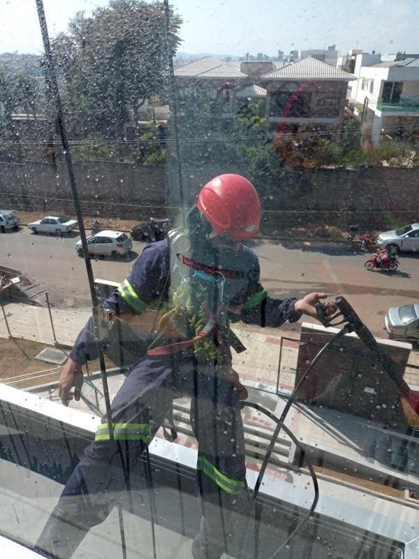 Treinamento NR 33 e NR 35 In Company em Minas Gerais: solução técnica para capacitação integrada em altura e espaço confinado em Minas Gerais